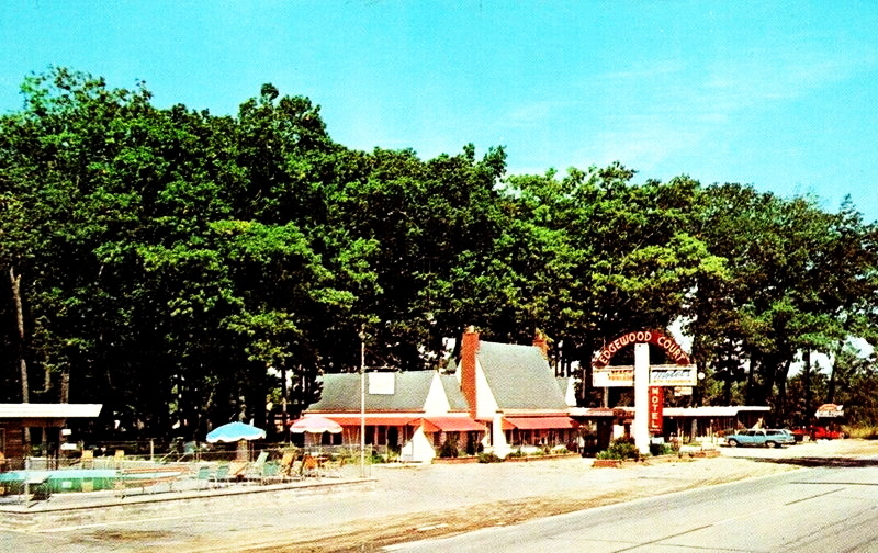 Edgewood Court Motel - Vintage Postcard (newer photo)